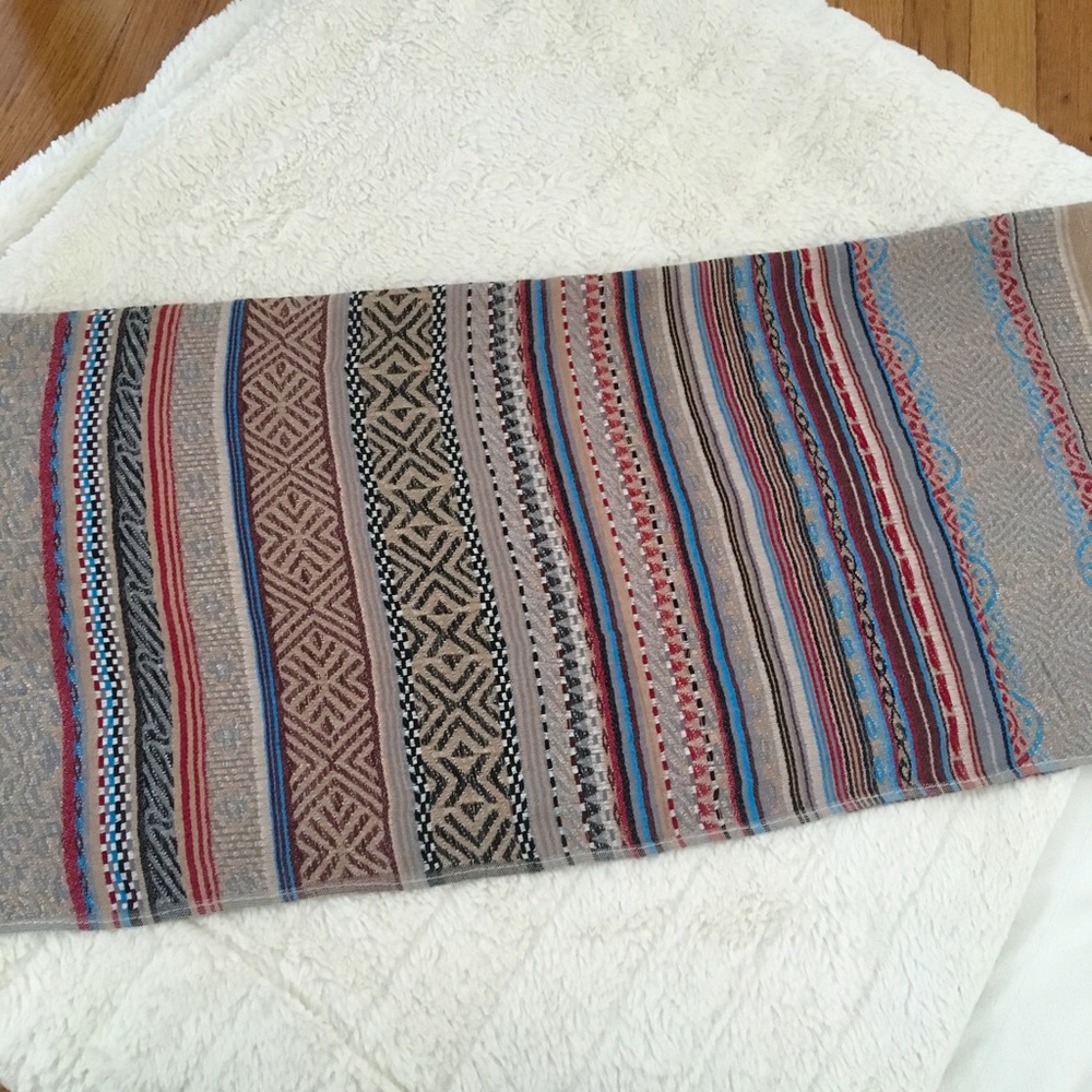 Beautiful Patterned Scarf - Picture 2 of 4